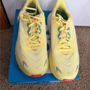 Hoka One One Arahi 6 - Yellow